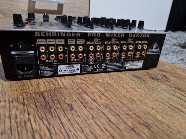 Behringer Djx700!