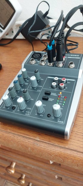 Behringer Ep1500+Xenix 502s