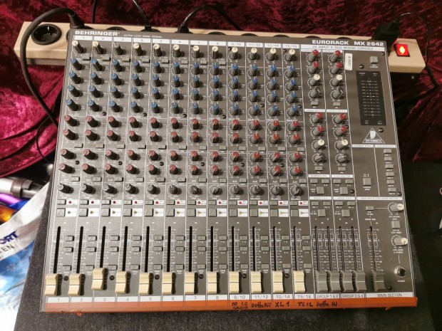 Behringer MX2642 Keverpult 