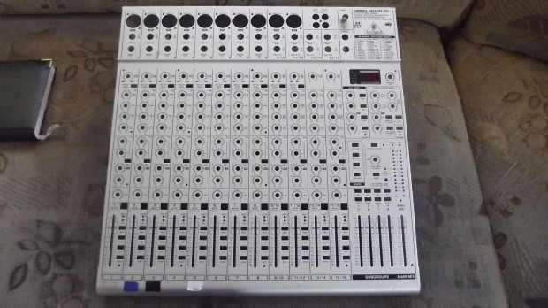 Behringer UB 2442FX-Pro fedlap elad