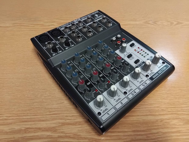 Behringer Xenyx 802 keverpult