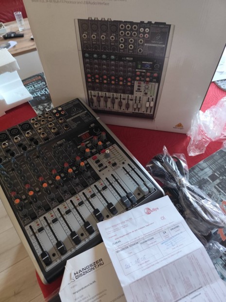 Behringer Xenyx X1204Usb kever