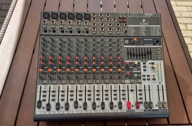 Behringer xenix 1832 kever elad.