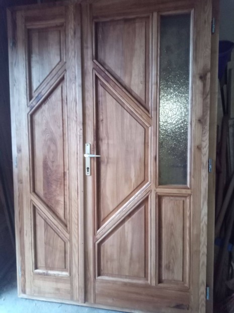 Bej�rati ajt� t�m�r t�lgyfa 140*210 m�retben elad�!