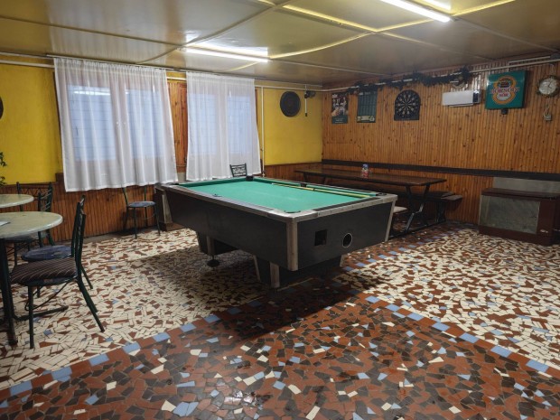 Bej�ratott �zlethelyis�g Borb�ny�n, fedett terasszal �s rakt�rral!