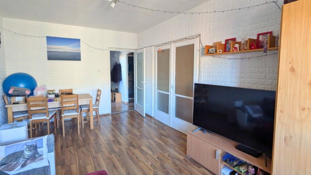 B�k�smegyer k�zkedvelt r�sz�n elad� lak�s