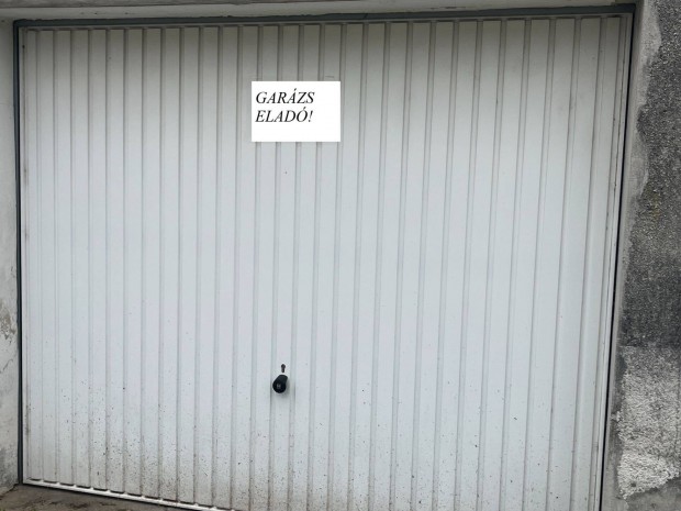 Beke utcában 15 m2-es garázs eladó!