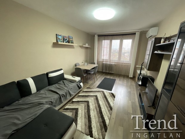 B�ke v�rosr�szben a Hajnal utc�ban 2 szob�s fel�j�tott lak�s elad�!