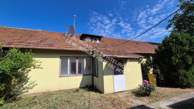 Békéscsaba Belvárosában 2 szobás, felújítandó házrész eladó