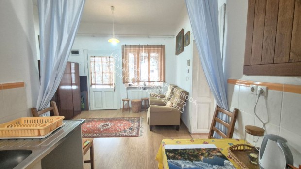 B�k�scsaba I. ker�let�ben csal�di h�z elad�