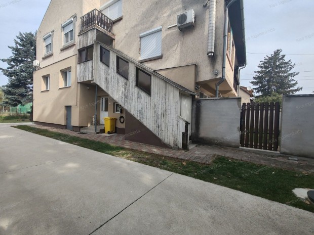 B�k�scsaba - Belv�ros k�zeli t�rsash�zi f�ldszinti lak�s, saj�t