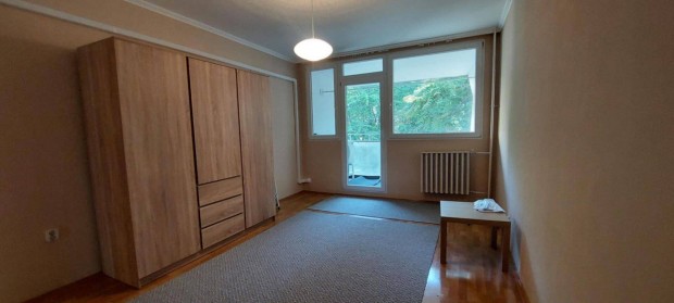 B�k�scsaba belv�ros�ban 1 emeleti, kl�m�s, erk�lyes lak�s kiad�!!