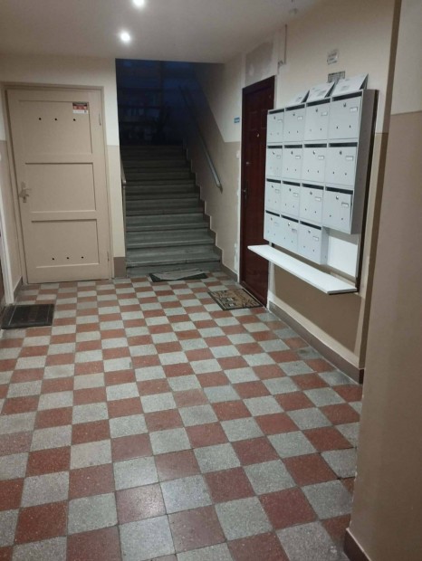 B�k�scsaba lak�s elad�