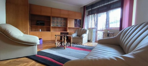 B�k�scsabai 54 nm-es lak�s elad�