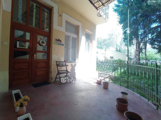 B�k�scsabai elad� 107 nm-es lak�s