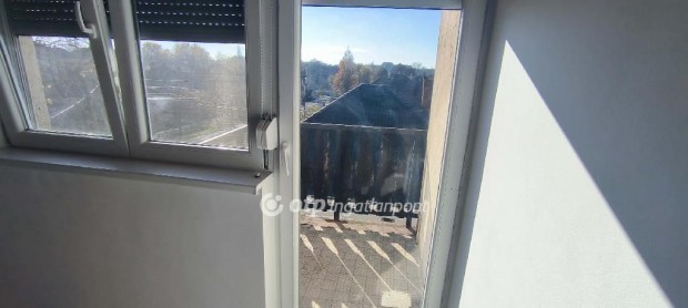 B�k�scsabai elad� 151 nm-es lak�s