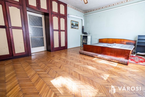 Békéscsabán, remek helyen 3 szoba+nappalis ház
