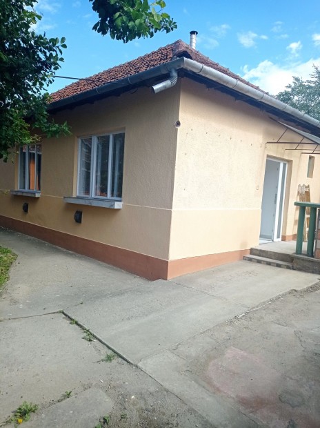 Bkscsabn a bajza utcban hzrsz elad70 m2
