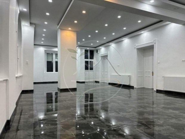 B�k�scsab�n kiv�l� helyen elad� csal�di h�z!