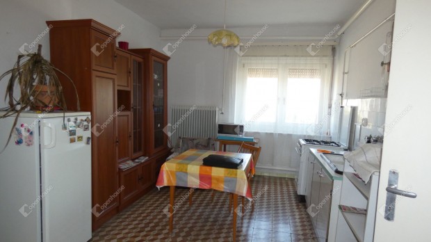 Békésen a belvároshoz közel, közkedvelt részen Családi ház eladó!