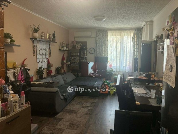 B�k�si 59 nm-es lak�s elad�