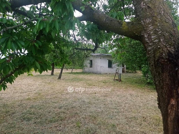 B�k�si elad� 1071 nm-es telek