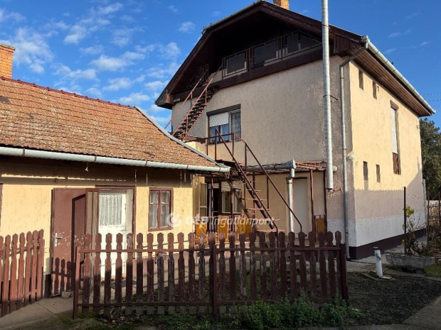 B�k�si elad� 108 nm-es h�z