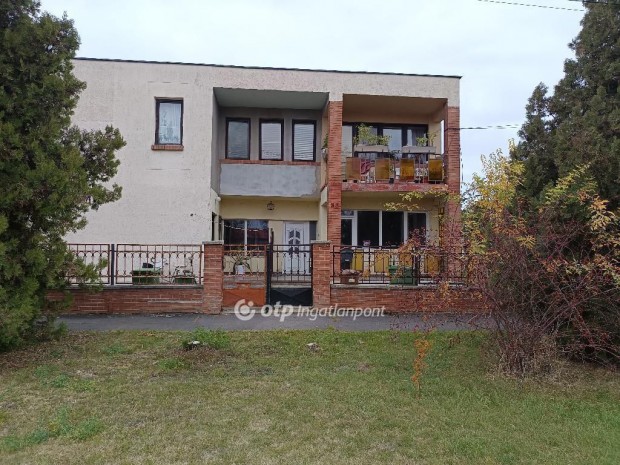 B�k�si elad� 95 nm-es h�z