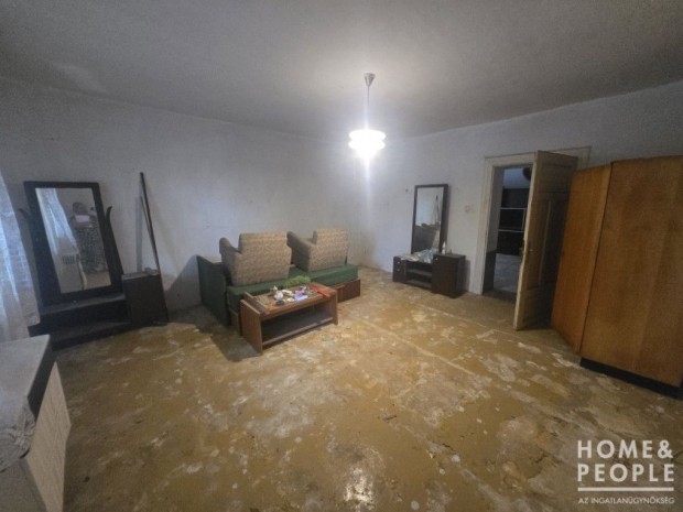 B�k�ss�mson k�zpontj�ban h�z elad�