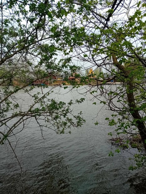 B�k�sszentandr�si k�zvetlen v�zparti telek elad�