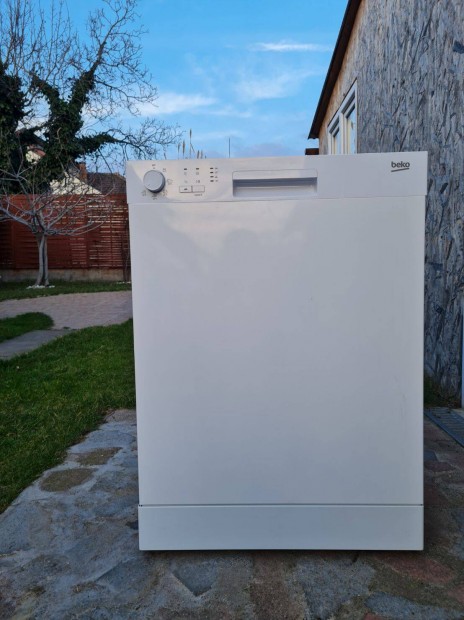 Beko A++ fehér digitális pult alá helyezhető 13 terítékes mosogatógép