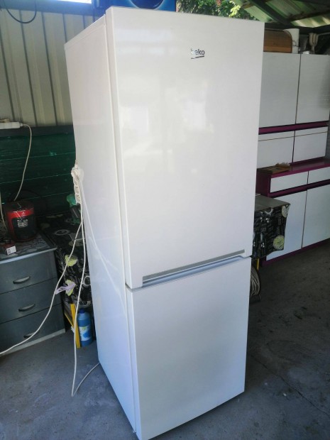 Beko Rcna 340K20W kombinált, NO Frost alúlfagyasztós hűtőszekrény elad