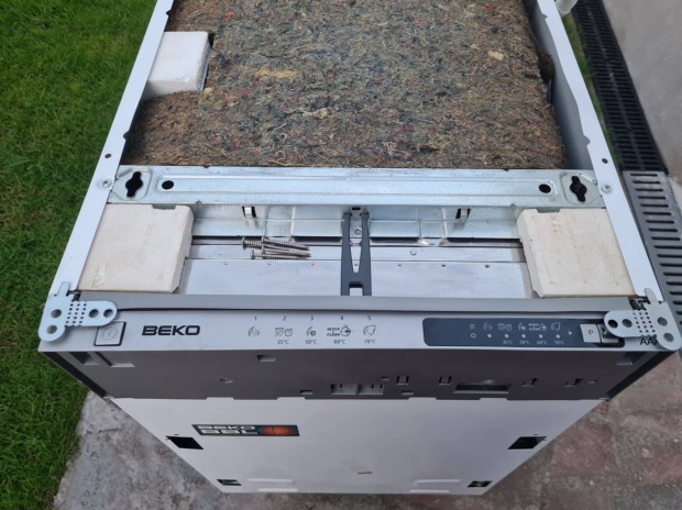 Beko inox integrált beépíthető 10 terítékes mosogatógép(45 cm széles)