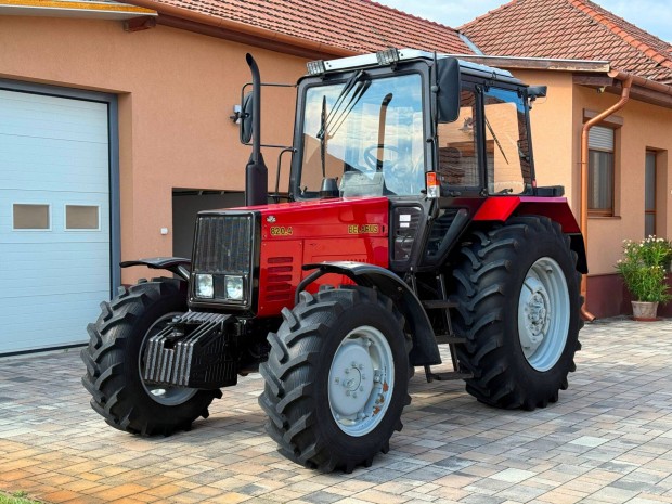 Belarus MTZ 820.4 traktor klímával