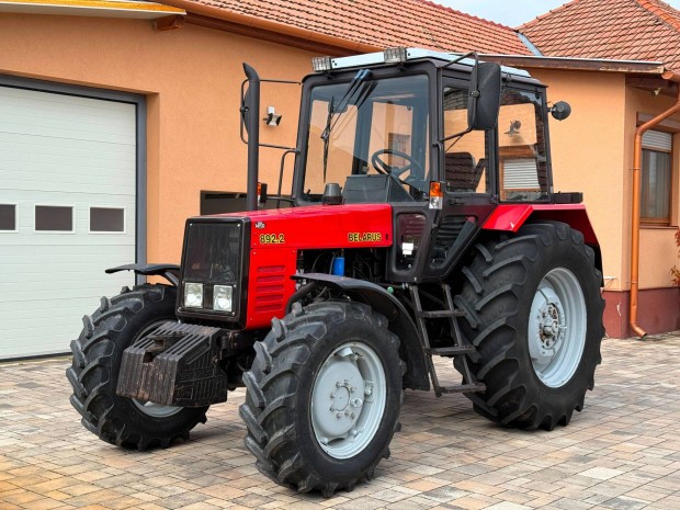 Belarus MTZ 892.2 traktor