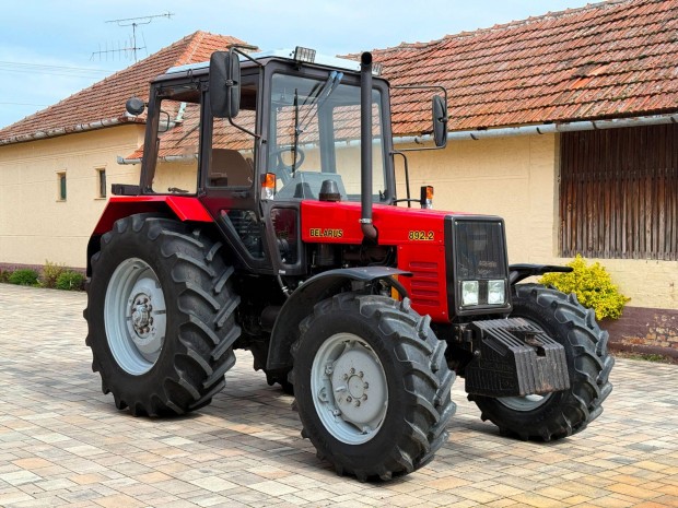 Belarus MTZ 892.2 traktor