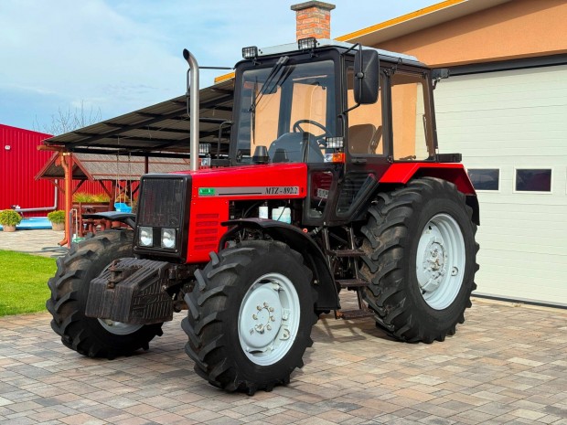 Belarus MTZ 892.2 traktor