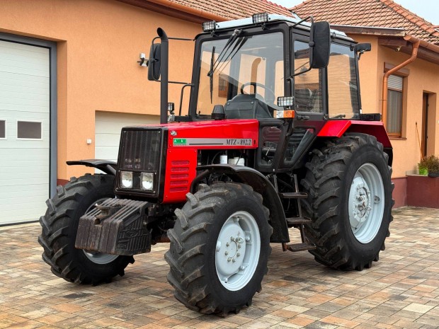 Belarus MTZ 892.2 traktor