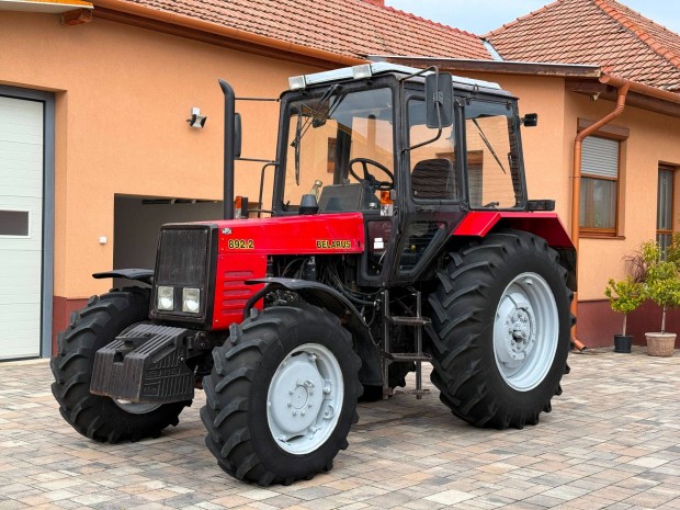 Belarus MTZ 892.2 traktor