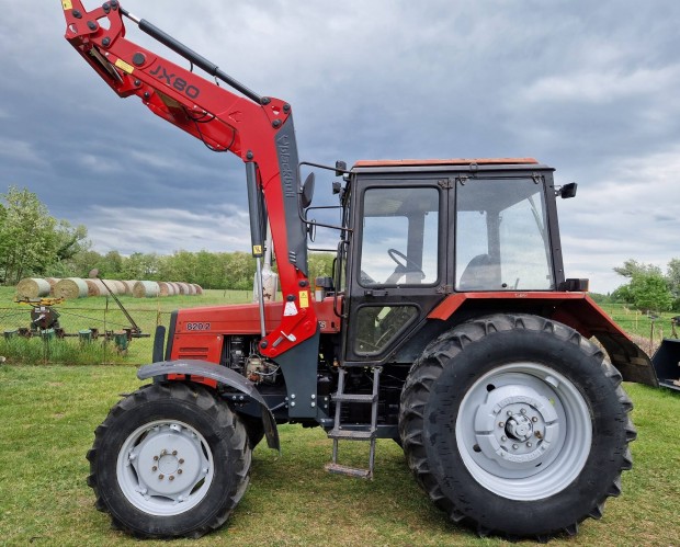 Belarus Mtz 820.2 traktor elad blackbull homlokrakod 