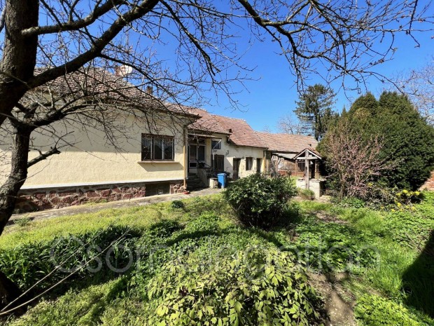 Beled - teljesen al�pinc�zett �sszkomfortos h�z elad�