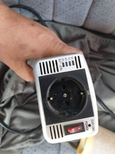 Belkin AC Anywhere 300W fesz�lts�g�talak�t�