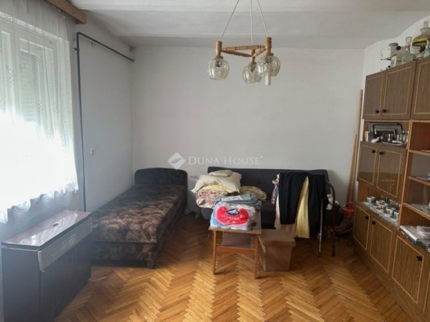 Beloianniszi 64 nm-es h�z elad�