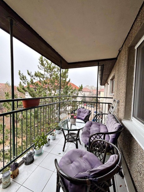 Bels� K�tszintes, Erk�lyes, Ablakos Konyh�s Lak�s Elad�!