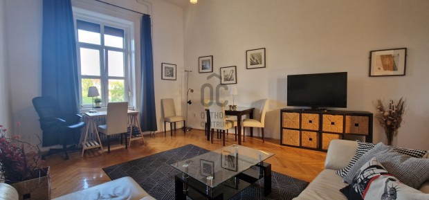 Bels� k�tszintes, 3 szob�s lak�s a Gozsdu udvar szomsz�ds�g�ban!