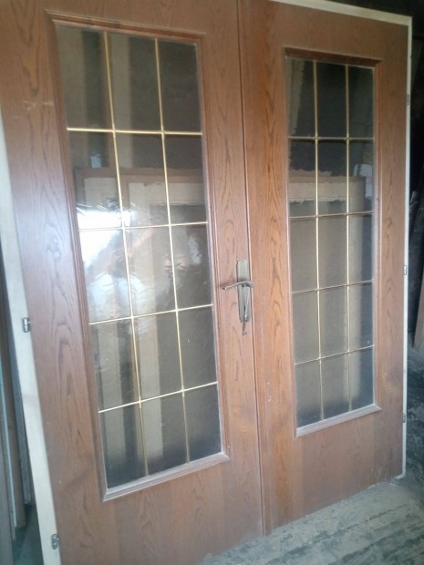 Belt�ri ajt� 165*210 m�retben �j tokkal kem�nyfa k�sz�bbel elad�!