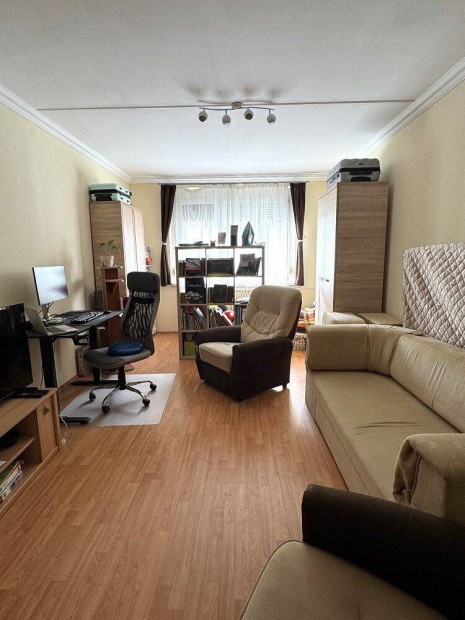 Belv�ros K�zel�ben 3 Szob�s Lak�s Elad�!!!