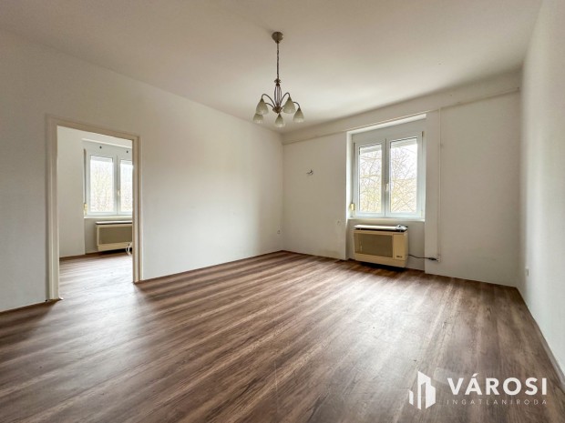 Belv�ros k�zel�ben 3 szob�s lak�s elad�!