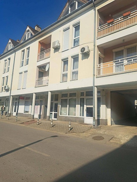 Belv�ros k�zel�ben �res lak�s Kiad�!