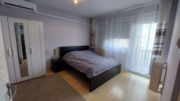 Belv�ros mellett, G�z utc�ban 2 szob�s Erk�lyes lak�s elad�!